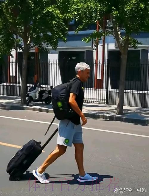 记者:安帅赛后通常会与主裁握手 但他今天没这样做